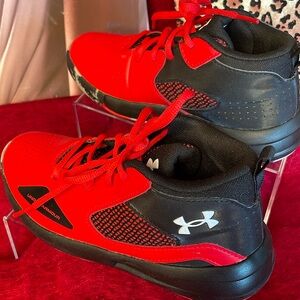 UNDER ARMOUR PS “LOCKDOWN 5” 1pair SNEAKERS COLOR IS RED ROUGE AND BLACK SIZE 3Y